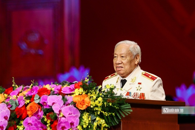 Để xứng đáng với danh xưng Công an nhân dân Việt Nam Anh hùng- Ảnh 2. Để xứng đáng với danh xưng Công an nhân dân Việt Nam Anh hùng- Ảnh 2.