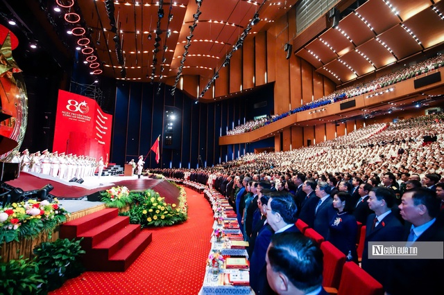 Lực lượng Công an nhân dân đón nhận Huân chương Sao Vàng lần thứ 5- Ảnh 2. Lực lượng Công an nhân dân đón nhận Huân chương Sao Vàng lần thứ 5- Ảnh 2.