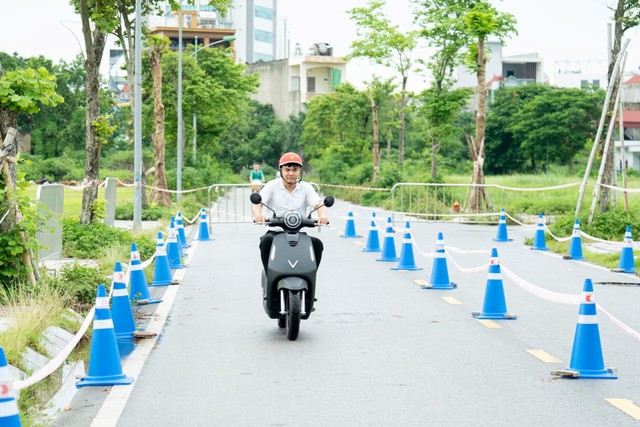 Hàng nghìn người tham dự “Ngày hội thu xăng đổi điện”, nhiều khách thử xong xuống tiền liền tay - Ảnh 7.