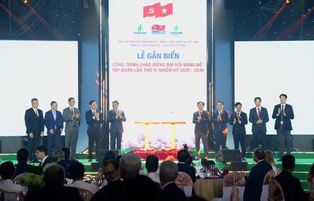 Lễ đón mừng dòng dầu đầu tiên từ dự án phát triển mỏ Kình Ngư Trắng - Kình Ngư Trắng Nam - Ảnh 1.