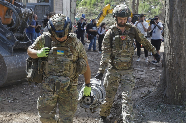 NATO xây dựng cơ chế “mới toanh” để tài trợ vũ khí cho Ukraine?- Ảnh 1. NATO xây dựng cơ chế “mới toanh” để tài trợ vũ khí cho Ukraine?- Ảnh 1.