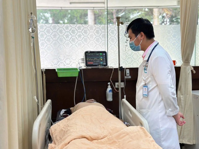 Kịp thời cứu người đàn ông bị đột quỵ trong xe ô tô 7 chỗ ở Gia Lai - Ảnh 2.