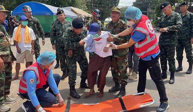 Thái Lan trao trả 2 binh sĩ Campuchia trước thềm cuộc họp cấp chỉ huy quân sự- Ảnh 1.
