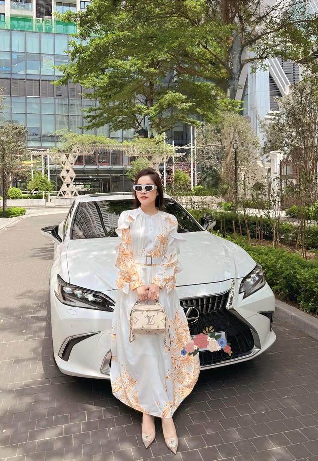 Nàng "Vàng Anh đời đầu": Tuổi 40 cuộc sống sang chảnh, nhan sắc thăng hạng- Ảnh 5. Nàng "Vàng Anh đời đầu": Tuổi 40 cuộc sống sang chảnh, nhan sắc thăng hạng- Ảnh 5.