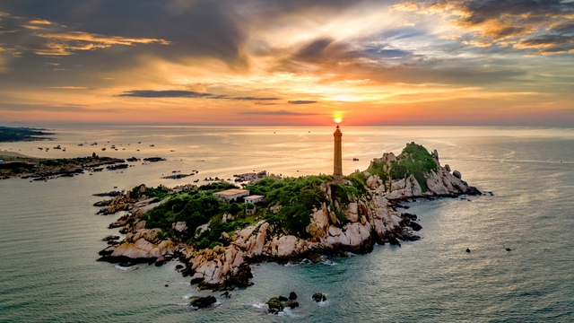 "Ngọn đuốc" 127 năm giữa biển trời Lâm Đồng- Ảnh 1. "Ngọn đuốc" 127 năm giữa biển trời Lâm Đồng- Ảnh 1.