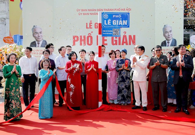 Hà Nội gắn biển tên phố Lê Giản và phố Bạch Thành Phong- Ảnh 1.
