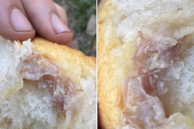 Đang ăn bánh mì, thanh niên sốc nặng khi thấy thứ bên trong- Ảnh 1. Đang ăn bánh mì, thanh niên sốc nặng khi thấy thứ bên trong- Ảnh 1.