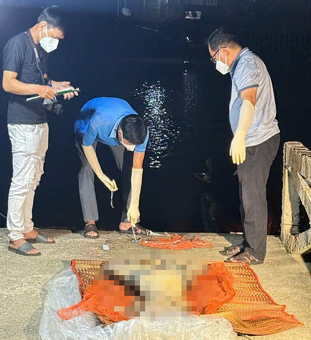 Phát hiện thi thể không nguyên vẹn trôi dạt trên biển - Ảnh 1.