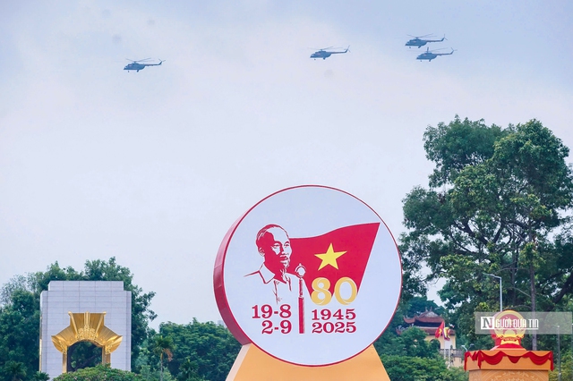 Biên đội máy bay tập luyện diễu binh trên bầu trời Hà Nội - Ảnh 7.