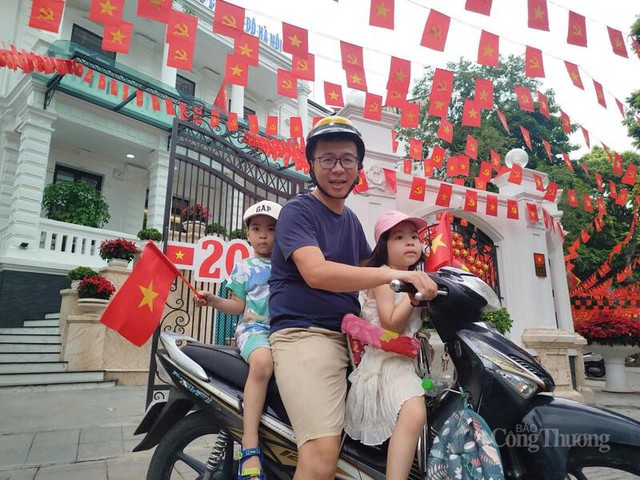 Trung tâm Báo chí Thủ đô phối hợp cùng Tân Hiệp Phát phục vụ nước miễn phí người xem diễu binh - Ảnh 4.