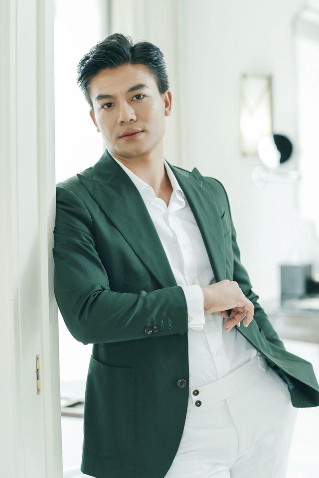 "Nam thần" showbiz Việt: Từng mở nhà hàng nhưng doanh thu… bằng 0, cuộc sống tuổi 35 kín tiếng - Ảnh 1.