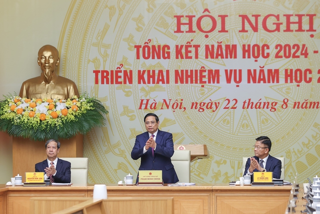 Thủ tướng chủ trì hội nghị triển khai nhiệm vụ năm học mới  - Ảnh 1.