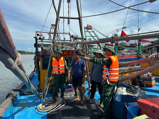 Nghệ An cấm biển, ra công điện hỏa tốc ứng phó bão số 5- Ảnh 1. Nghệ An cấm biển, ra công điện hỏa tốc ứng phó bão số 5- Ảnh 1.