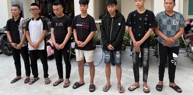 Khởi tố nhóm thiếu niên đánh người đi đường mù mắt ở Đà Nẵng- Ảnh 1. Khởi tố nhóm thiếu niên đánh người đi đường mù mắt ở Đà Nẵng- Ảnh 1.