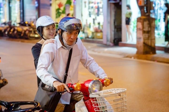 Cặp vợ chồng nghệ sĩ nổi tiếng và hành trình gần 40 năm bên nhau, vinh dự đặc biệt trong lễ diễu hành 2/9 - Ảnh 7.