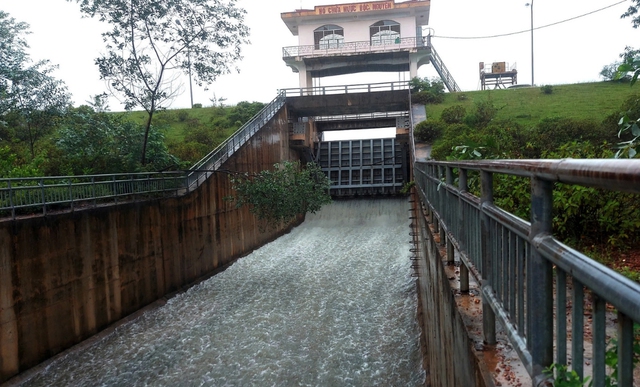 Dự báo mưa lớn, Hà Tĩnh đồng loạt xả tràn 7 hồ chứa để ứng phó- Ảnh 1. Dự báo mưa lớn, Hà Tĩnh đồng loạt xả tràn 7 hồ chứa để ứng phó- Ảnh 1.