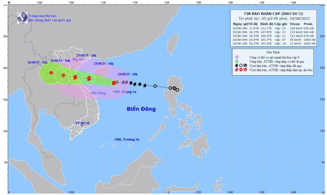 Bão số 5 còn cách Nghệ An khoảng 600km, có thể gây mưa lớn trên 700 mm- Ảnh 1. Bão số 5 còn cách Nghệ An khoảng 600km, có thể gây mưa lớn trên 700 mm- Ảnh 1.
