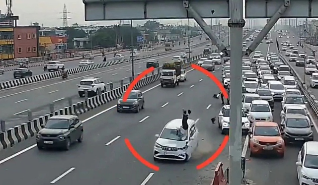 Ô tô phóng tốc độ cao, tông CSGT văng lên không trung - Ảnh 1.