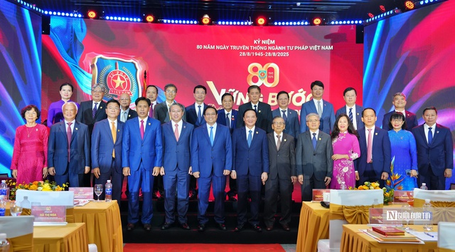 Bộ Tư pháp đón nhận Huân chương Lao động hạng Nhất- Ảnh 4. Bộ Tư pháp đón nhận Huân chương Lao động hạng Nhất- Ảnh 4.