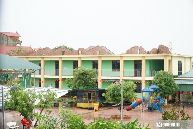 Nhiều trường học ở Nghệ An tốc mái, hư hỏng nặng sau bão - Ảnh 5.