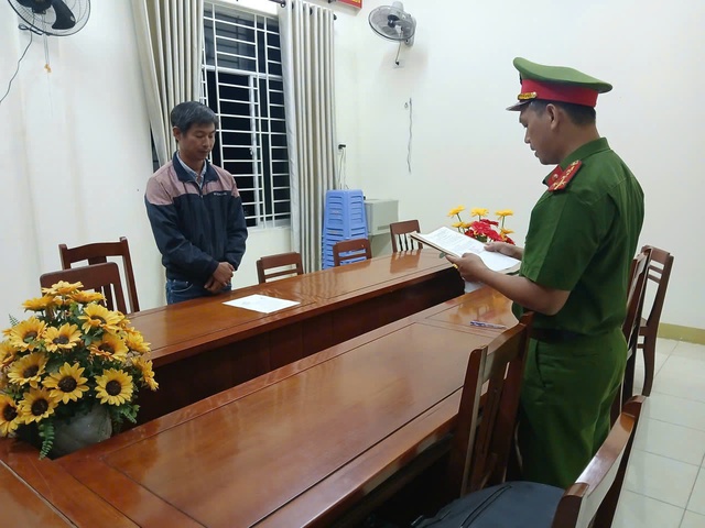 Quảng Ngãi: Học sinh bị điện giật tử vong khi diễn văn nghệ, khởi tố người làm ánh sáng- Ảnh 1. Quảng Ngãi: Học sinh bị điện giật tử vong khi diễn văn nghệ, khởi tố người làm ánh sáng- Ảnh 1.