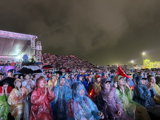 Âm nhạc và niềm tự hào dân tộc tỏa sáng trong concert “Việt Nam trong tôi”- Ảnh 1. Âm nhạc và niềm tự hào dân tộc tỏa sáng trong concert “Việt Nam trong tôi”- Ảnh 1.
