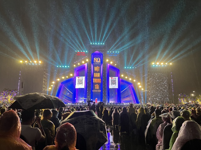 Âm nhạc và niềm tự hào dân tộc tỏa sáng trong concert “Việt Nam trong tôi”- Ảnh 3. Âm nhạc và niềm tự hào dân tộc tỏa sáng trong concert “Việt Nam trong tôi”- Ảnh 3.