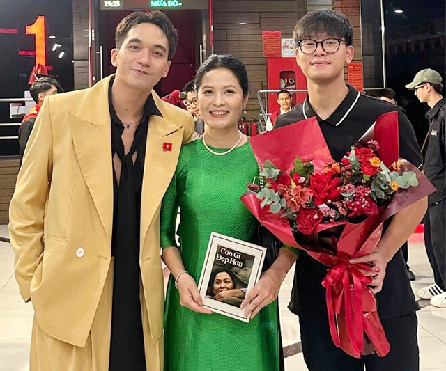 Diễn viên Đinh Thuý Hà khi diện áo dài trong Mưa Đỏ: Giữ trọn nét đẹp nền nã, phúc hậu làm say lòng khán giả- Ảnh 11. Diễn viên Đinh Thuý Hà khi diện áo dài trong Mưa Đỏ: Giữ trọn nét đẹp nền nã, phúc hậu làm say lòng khán giả- Ảnh 11.