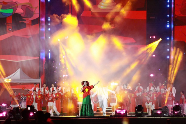 Âm nhạc và niềm tự hào dân tộc tỏa sáng trong concert “Việt Nam trong tôi”- Ảnh 5. Âm nhạc và niềm tự hào dân tộc tỏa sáng trong concert “Việt Nam trong tôi”- Ảnh 5.