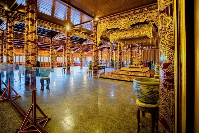 Sau sự cố ngai vàng bị xâm hại, Huế làm gì để bảo vệ các báu vật quốc gia?- Ảnh 1.