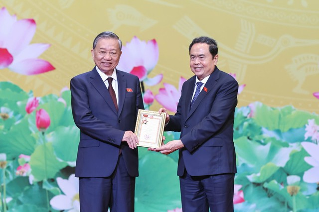 Tổng Bí thư: Quốc hội phải dám mở đường, dám sửa đường, dám quyết định những vấn đề khó- Ảnh 3. Tổng Bí thư: Quốc hội phải dám mở đường, dám sửa đường, dám quyết định những vấn đề khó- Ảnh 3.