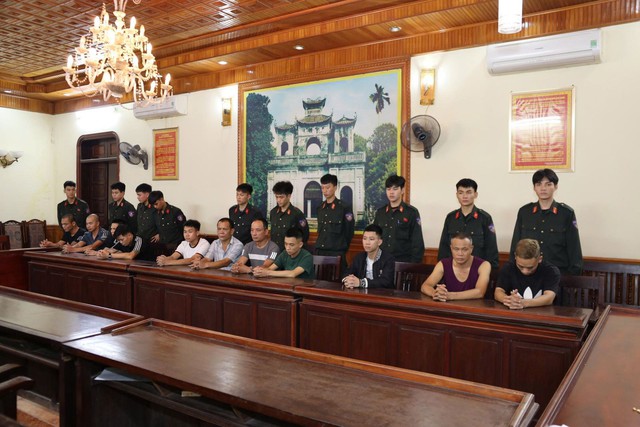 Triệt phá sới bạc tổ chức như "boong ke" trong trang trại- Ảnh 1. Triệt phá sới bạc tổ chức như "boong ke" trong trang trại- Ảnh 1.