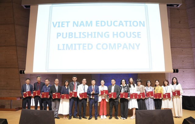 Nhà xuất bản Giáo dục nhận Bằng Doanh nghiệp Văn hoá do UNESCO trao tặng- Ảnh 4. Nhà xuất bản Giáo dục nhận Bằng Doanh nghiệp Văn hoá do UNESCO trao tặng- Ảnh 4.