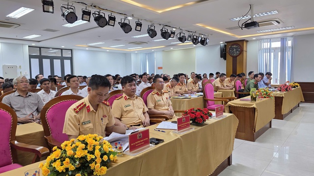 Đà Nẵng đối thoại, tăng cường kiểm tra xử lý xe chở khách vi phạm- Ảnh 2. Đà Nẵng đối thoại, tăng cường kiểm tra xử lý xe chở khách vi phạm- Ảnh 2.