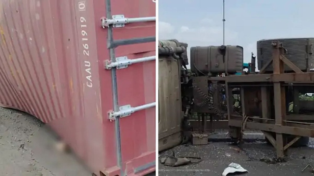 Thùng container rơi khỏi xe, đè 3 thanh niên đi xe máy tử vong- Ảnh 1. Thùng container rơi khỏi xe, đè 3 thanh niên đi xe máy tử vong- Ảnh 1.