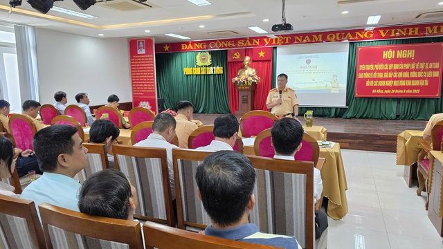 Đà Nẵng đối thoại, tăng cường kiểm tra xử lý xe chở khách vi phạm- Ảnh 1. Đà Nẵng đối thoại, tăng cường kiểm tra xử lý xe chở khách vi phạm- Ảnh 1.