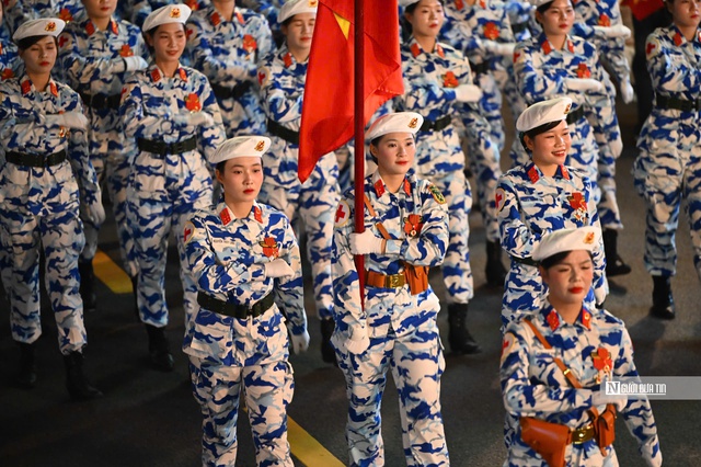 Các khối diễu binh "đi giữa lòng nhân dân"- Ảnh 2. Các khối diễu binh "đi giữa lòng nhân dân"- Ảnh 2.