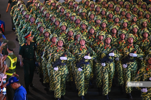 Các khối diễu binh "đi giữa lòng nhân dân"- Ảnh 20. Các khối diễu binh "đi giữa lòng nhân dân"- Ảnh 20.