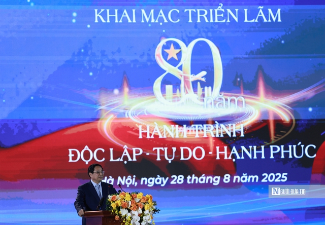 Thủ tướng nêu “36 chữ vàng” kết tinh tầm nhìn, khát vọng tại Triển lãm thành tựu đất nước- Ảnh 3. Thủ tướng nêu “36 chữ vàng” kết tinh tầm nhìn, khát vọng tại Triển lãm thành tựu đất nước- Ảnh 3.