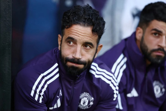 Hé lộ hai HLV được Man Utd nhắm thay thế Ruben Amorim - Ảnh 1. Hé lộ hai HLV được Man Utd nhắm thay thế Ruben Amorim - Ảnh 1.