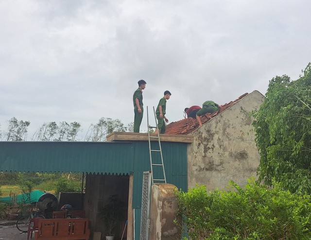 “Phụng sự nhân dân” vượt qua cơn bão lịch sử (cuối): Giông tố tàn phá, chính quyền dựng xây cuộc sống- Ảnh 3. “Phụng sự nhân dân” vượt qua cơn bão lịch sử (cuối): Giông tố tàn phá, chính quyền dựng xây cuộc sống- Ảnh 3.