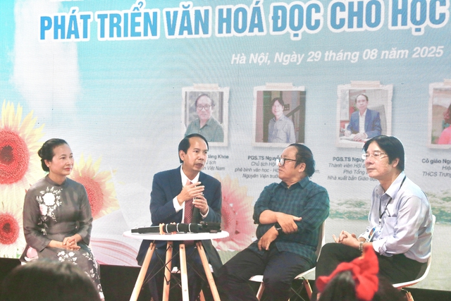 Nhà thơ Trần Đăng Khoa: Học sinh, sinh viên hiện nay không có thời gian đọc sách - Ảnh 1.