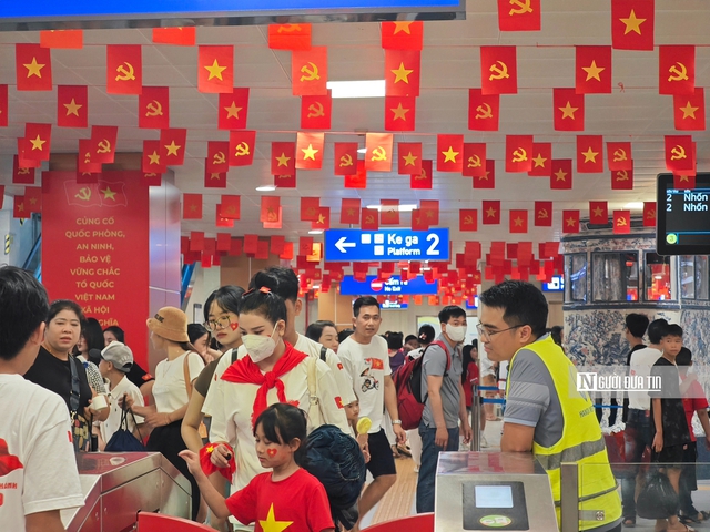 Metro Hà Nội sẽ phục vụ xuyên đêm trong lễ Quốc khánh 2/9
- Ảnh 1. Metro Hà Nội sẽ phục vụ xuyên đêm trong lễ Quốc khánh 2/9
- Ảnh 1.