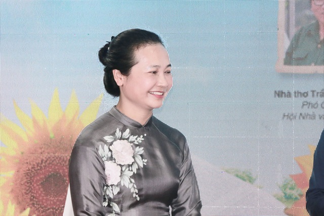 Nhà thơ Trần Đăng Khoa: Học sinh, sinh viên hiện nay không có thời gian đọc sách - Ảnh 3.