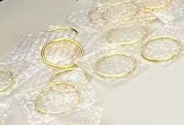 Đi thu gom rác, cụ bà nhặt được số vàng trị giá 1,4 tỷ đồng- Ảnh 1.