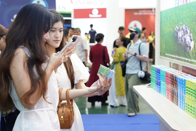 Người dân thích thú trải nghiệm không gian trưng bày của Vinamilk tại Triển lãm thành tựu đất nước 80 năm - Ảnh 7.