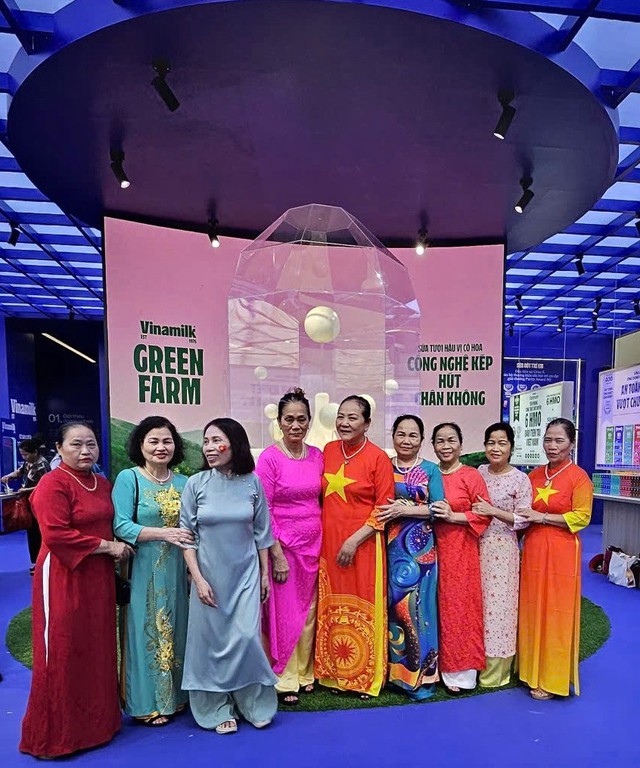Người dân thích thú trải nghiệm không gian trưng bày của Vinamilk tại Triển lãm thành tựu đất nước 80 năm - Ảnh 10.