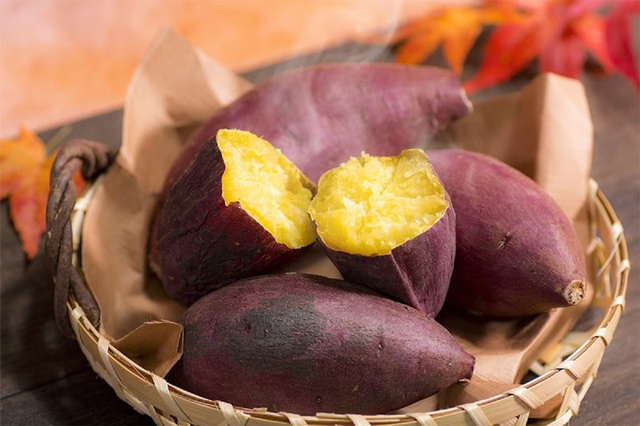 2 loại củ ít "ngậm" thuốc trừ sâu nhất chợ, nhất cái số quý như "nhân sâm người nghèo"- Ảnh 2. 2 loại củ ít "ngậm" thuốc trừ sâu nhất chợ, nhất cái số quý như "nhân sâm người nghèo"- Ảnh 2.