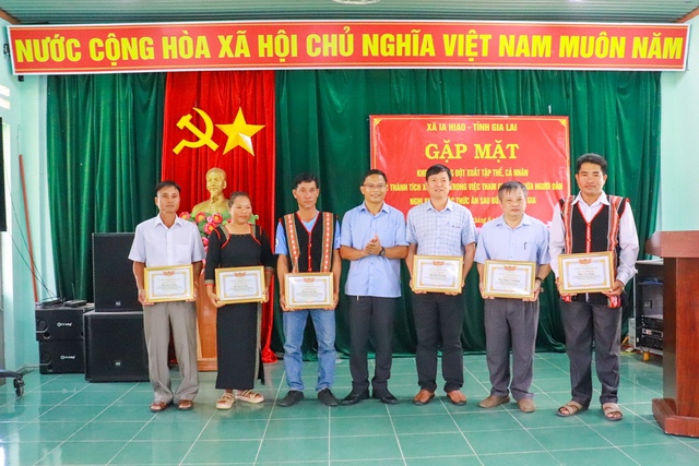 Vụ 131 người nhập viện nghi ngộ độc ở Gia Lai: Đã có 45 người xuất viện- Ảnh 3. Vụ 131 người nhập viện nghi ngộ độc ở Gia Lai: Đã có 45 người xuất viện- Ảnh 3.