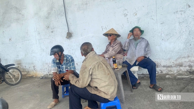 Những lão nông làm việc nghĩa: Dốc sức già vá đường cho học trò đến lớp - Ảnh 3.